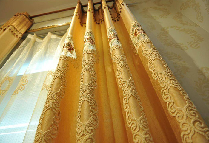 3、絲綢窗簾.jpg