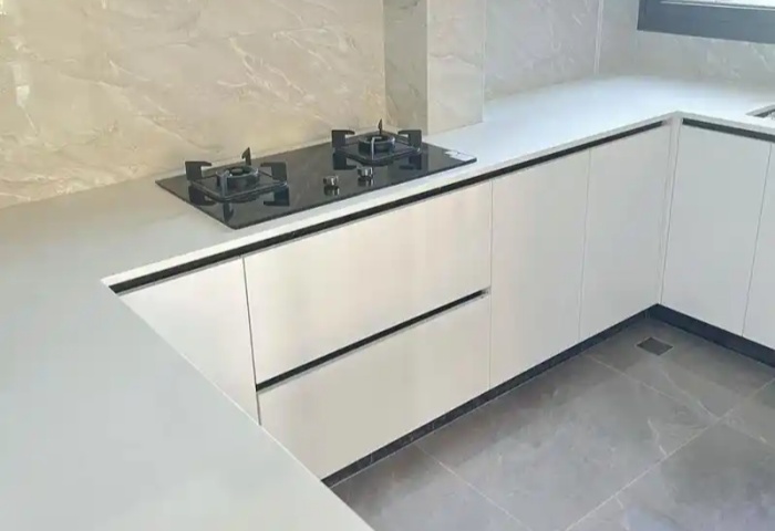 裝修選廚房臺面犯難？這些材質(zhì)科普幫你避坑